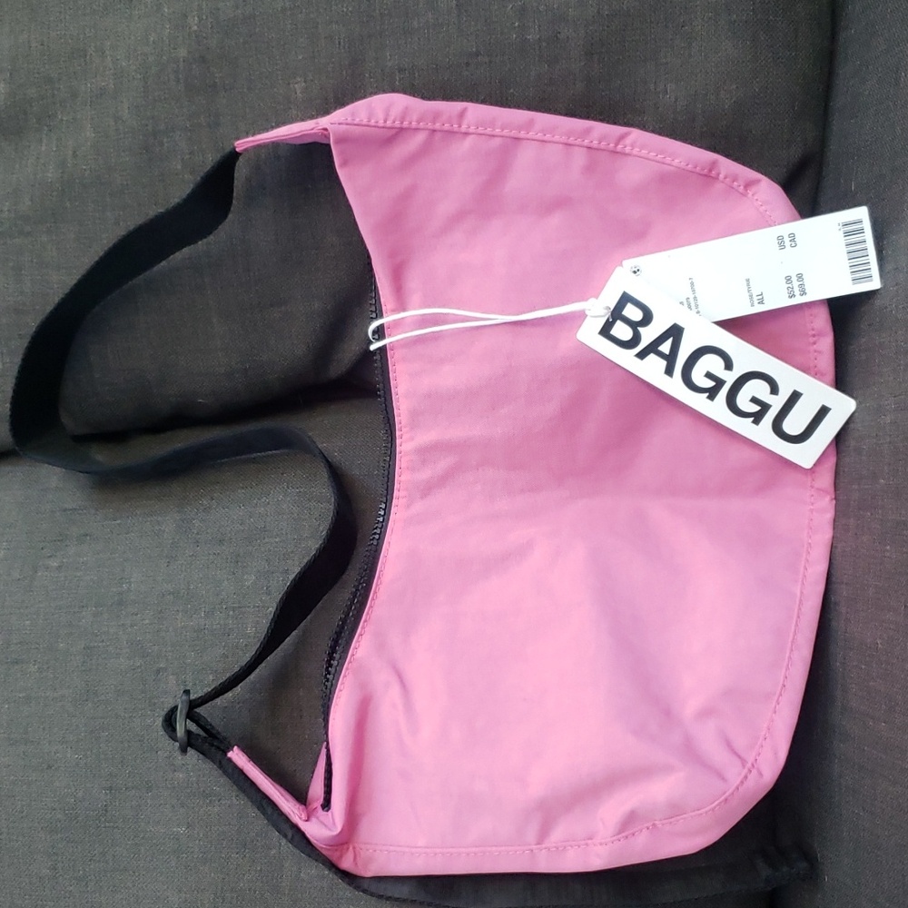 Bnwt Baggu Medium crescent bag Azalea pink